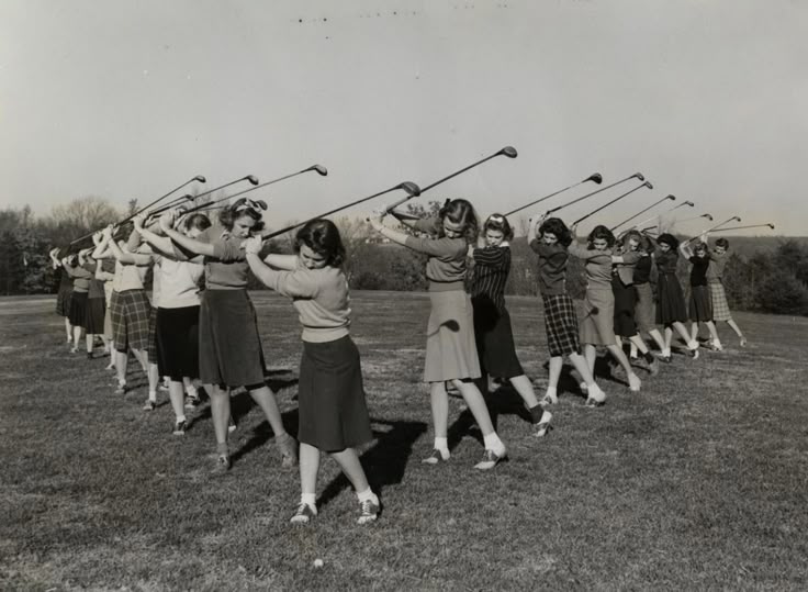 Getting started in women's golf: 10 things you should know, vintage image of group of young women golfers learning to swing